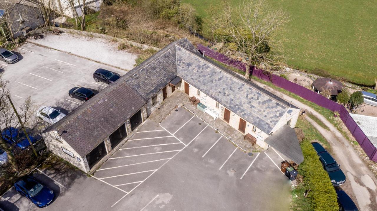 Cheshire Mews Hotel Castleton  Exterior photo