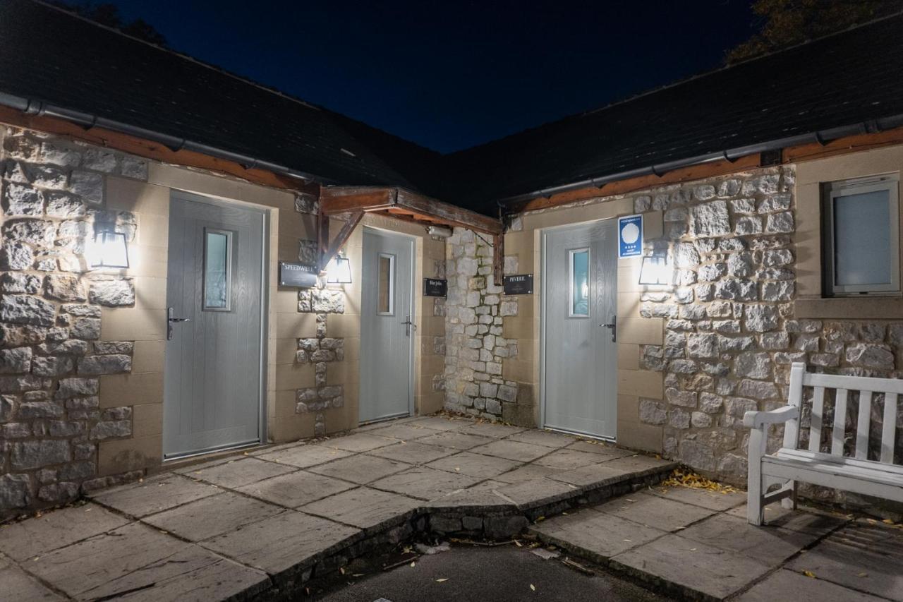 Cheshire Mews Hotel Castleton  Exterior photo
